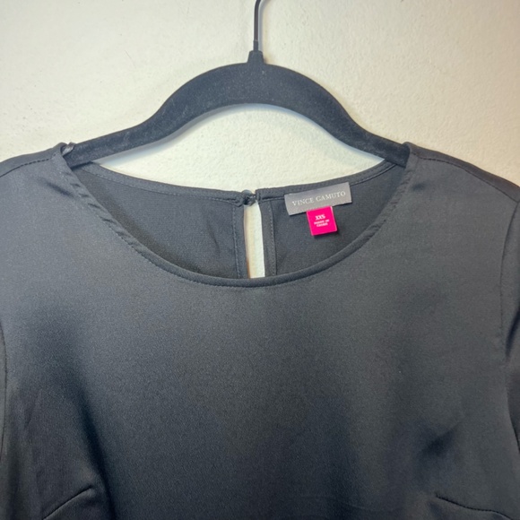 Vince Camuto Womens Faux Feather Trim Short Sleeve Blouse Shirt Black NEW Sz XXS - Picture 2 of 12